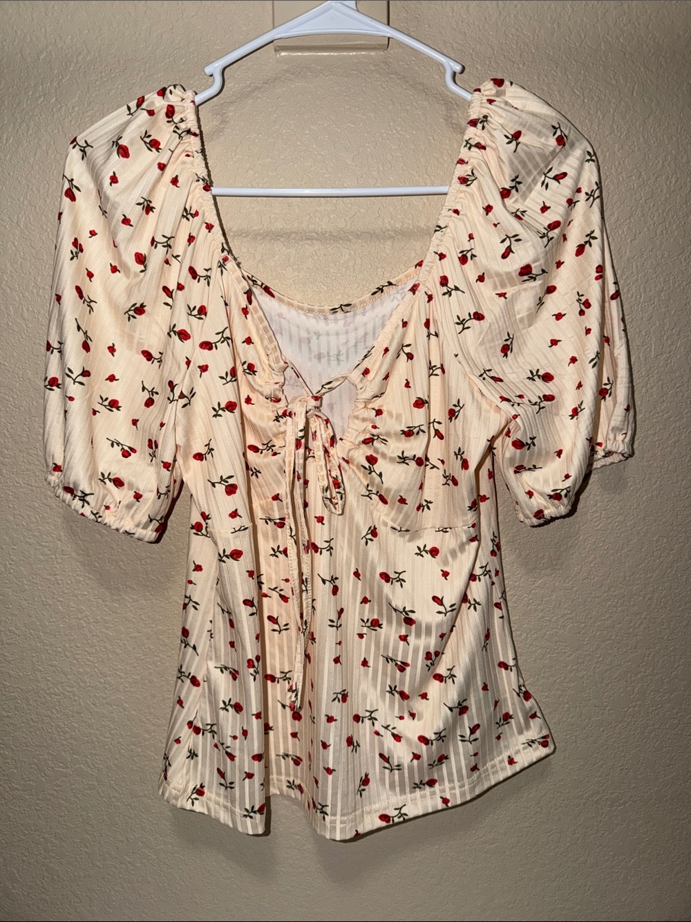 SHEIN Cream Floral Tie-Neck Puff Sleeve Blouse